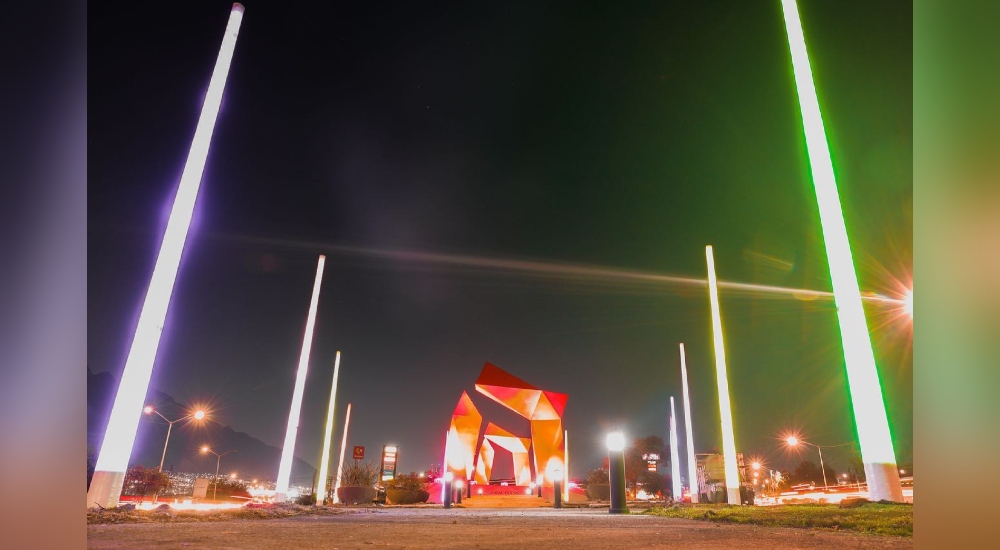 Jesús Nava inaugura nueva imagen del Monumento a la Puerta