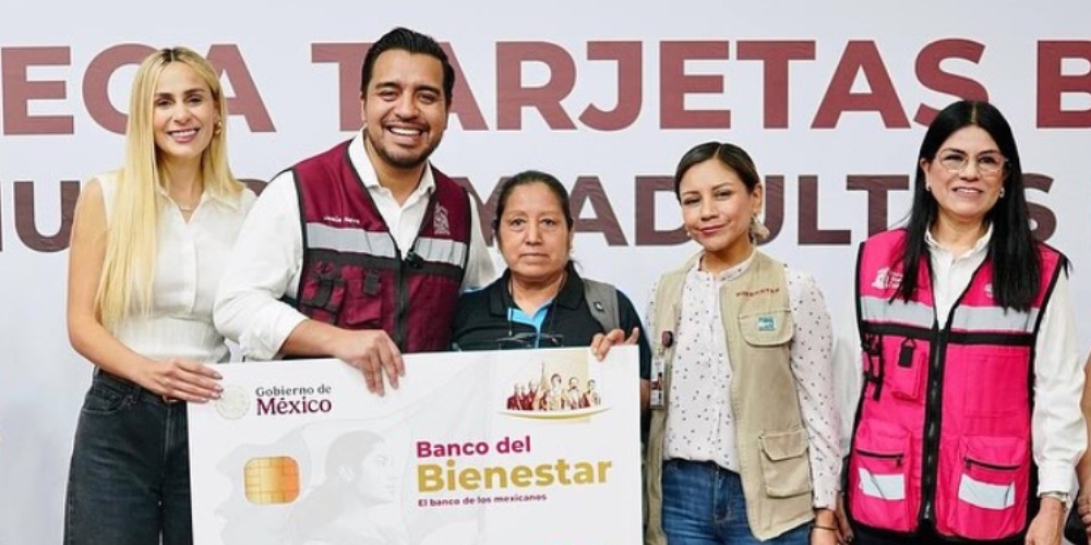 Jesús Nava entrega Tarjeta Bienestar y fortalece economía de mujeres en Santa Catarina